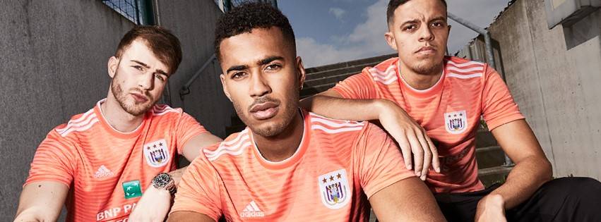 Het nieuwe uitshirt van RSC Anderlecht.