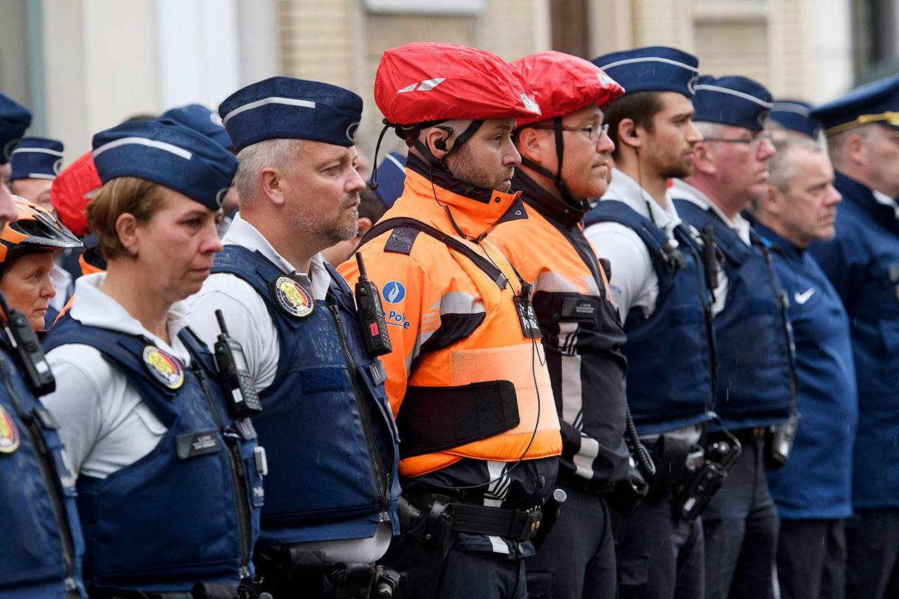 Stiltemoment van agenten van politiezone Montgomery voor hun oud-collega Lucile Garcia die omkwam bij de door IS opgeëiste schietpartij in Luik