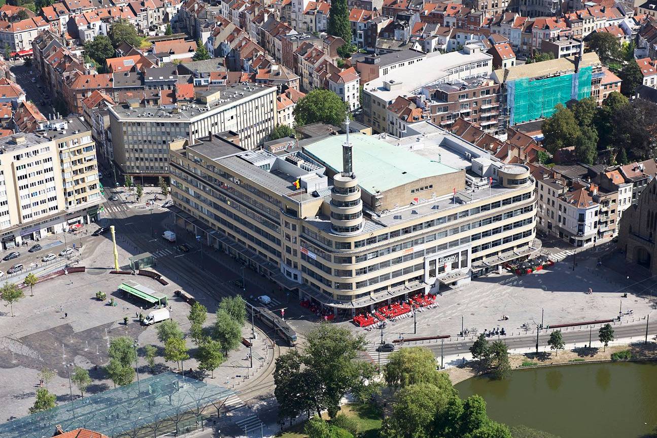 Op het Flageyplein werd een man zwaargewond teruggevonden in de nacht van 30 juni