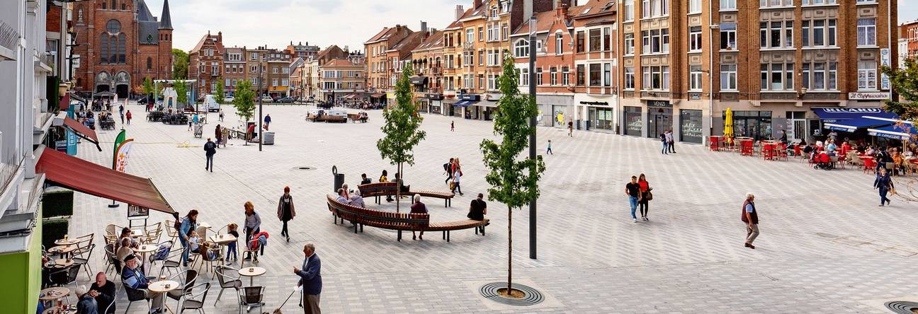 Het Koningin Astridplein, AKA Spiegelplein, in Jette