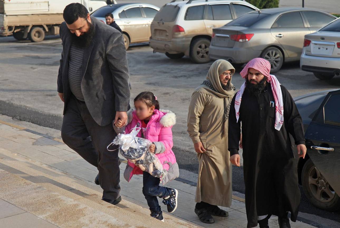 Brusselse kleuter Yasmine uit Syrië, vier jaar oud, terug bij haar moeder