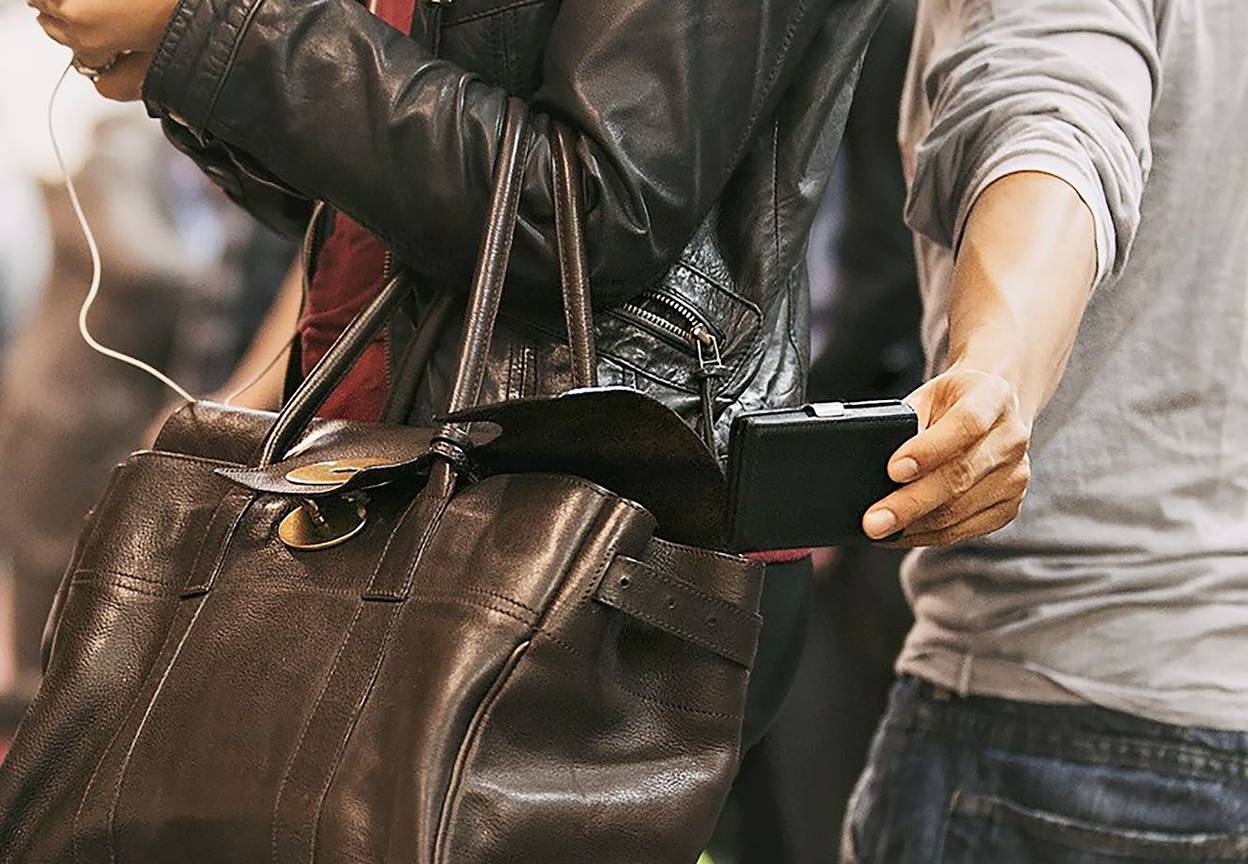 De handelszaken rond het station, maar ook de reizigers worden geteisterd door dieven en zakkenrollers