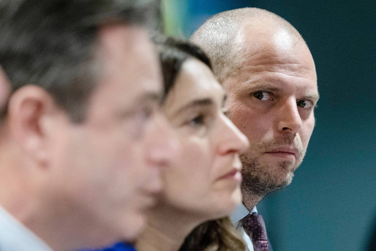 Voorstelling van het nieuwe boek "Continent zonder grens van staatssecretaris Theo Francken (naast Zuhal Demir en Bart De Wever)