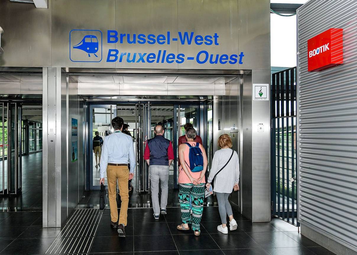 Brussel-West in Sint-Jans-Molenbeek, metro- en treinstation in één