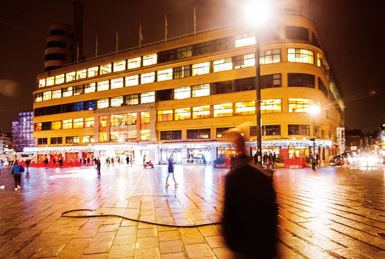 Het Flageygebouw bij nacht