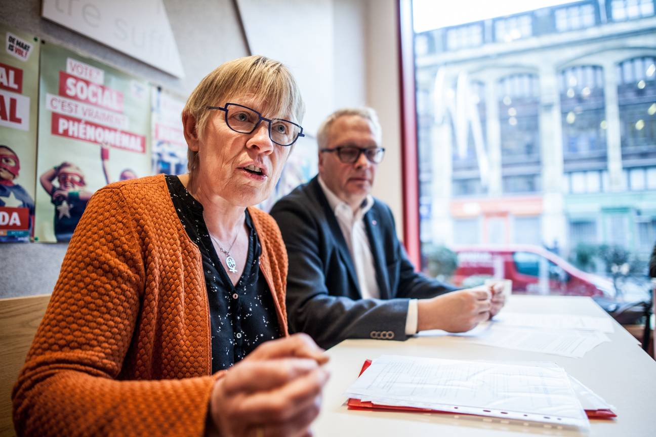 Maria Vindevoghel, de Brusselse PVDA/PTB-lijsttrekster voor de Kamerverkiezingen, naast nationaal voorzitter Peter Mertens