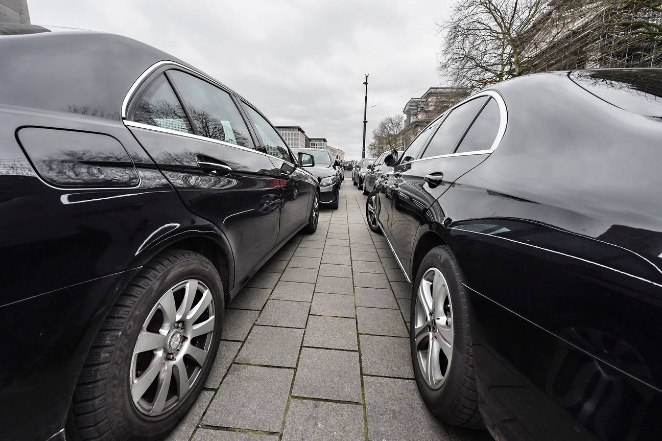 14 februari 2020: manifestatie van LVC-chauffeurs (voertuigverhuur met chauffeur) ter ondersteuning van acht Uber-chauffeurs die in hoger beroep gaan in het proces tegen Febet (Belgische Federatie van Taxi's)