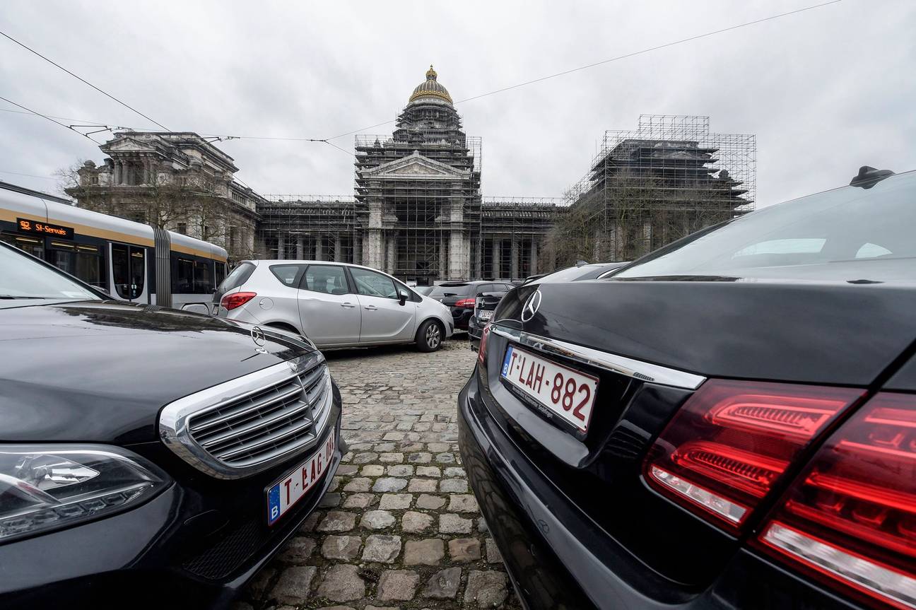 14 februari 2020: manifestatie van LVC-chauffeurs (voertuigverhuur met chauffeur) ter ondersteuning van acht Uber-chauffeurs die in hoger beroep gaan in het proces tegen Febet (Belgische Federatie van Taxi's) justitiepaleis