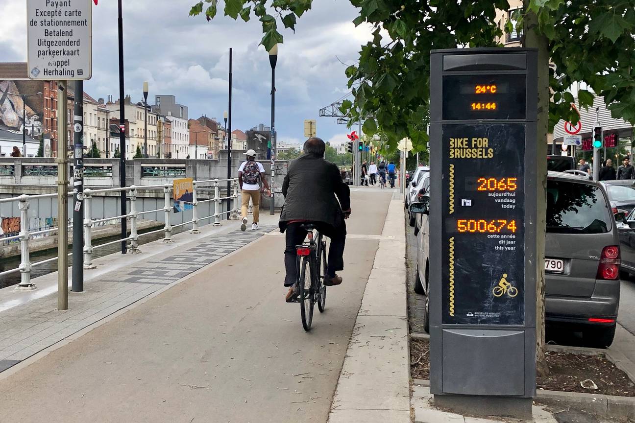 Fietspad Vlaamsepoort fietstelpaal fietser