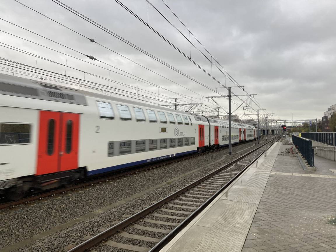 De nieuwe halte Anderlecht van de lijn S3 van het GEN