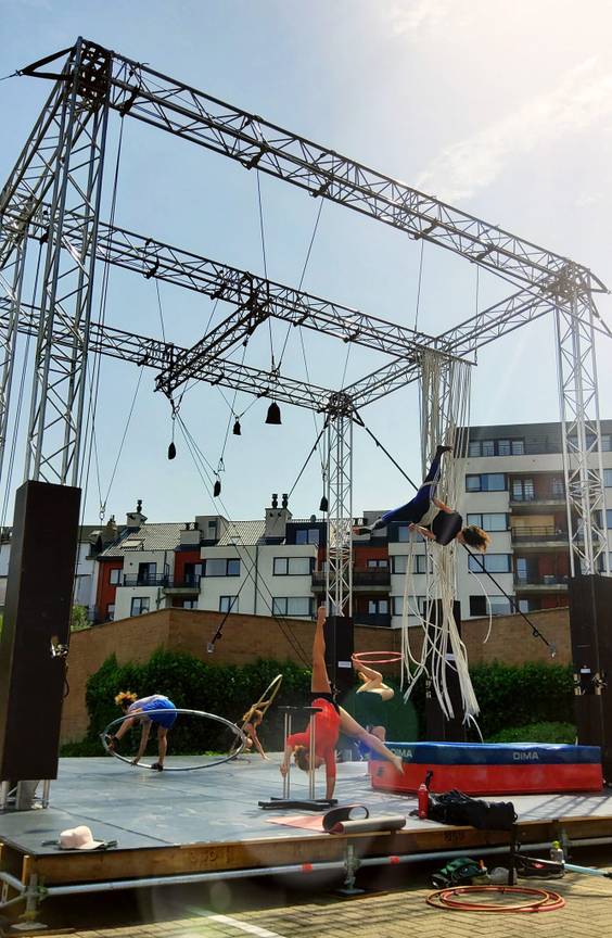 De eerste circusinstallatie werd al opgesteld.