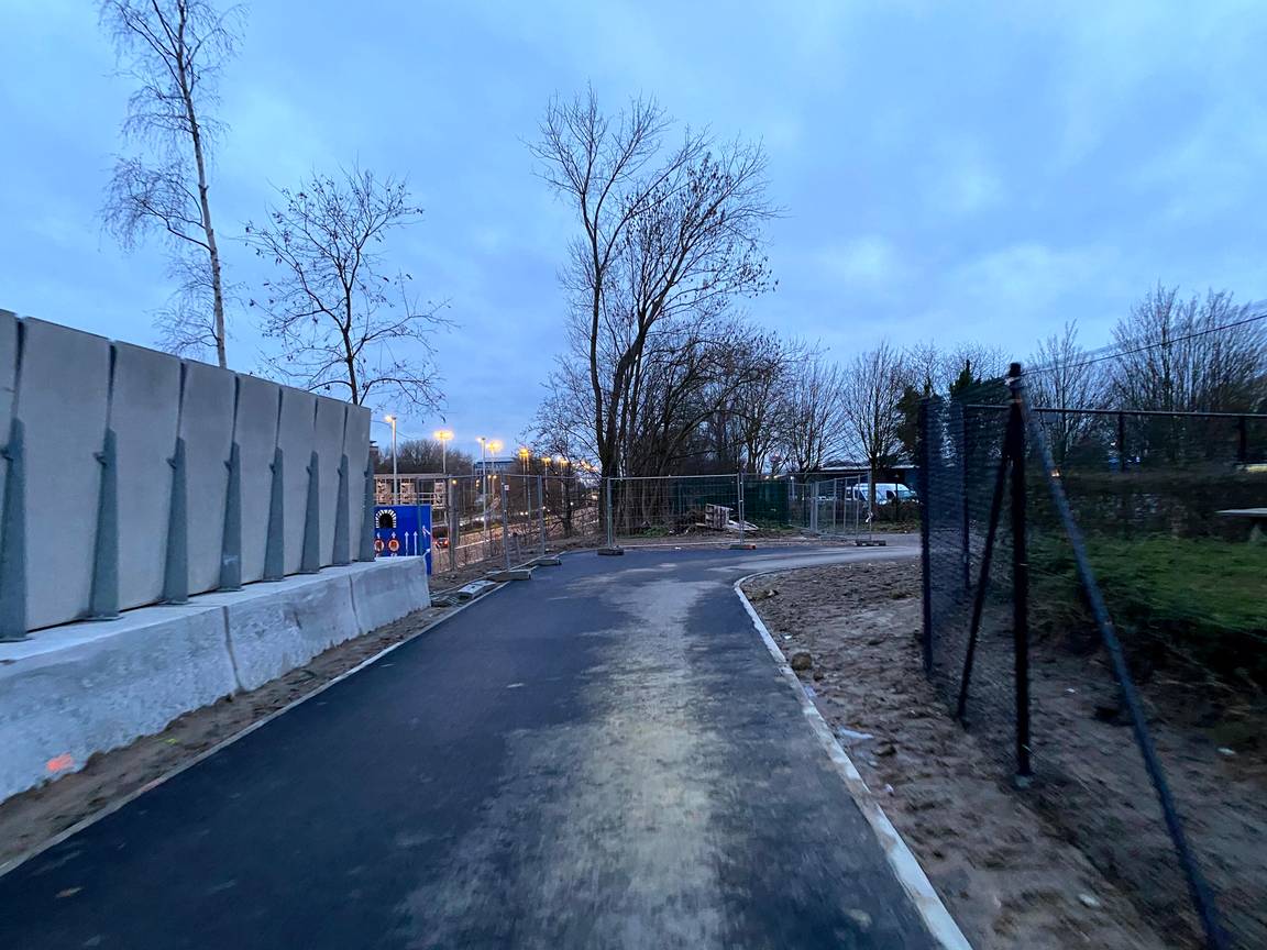 Fietssnelweg langs de E40, voorlopig einde ter hoogte van de gewestgrens Vlaanderen-Brussel