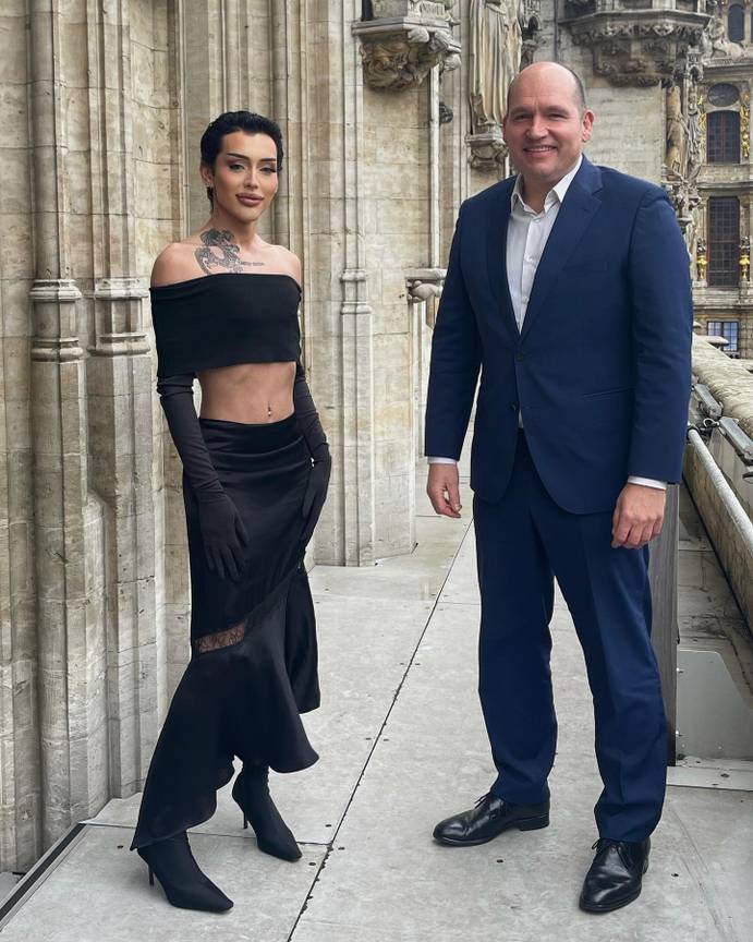 Haron Zaanan en Philippe Close op het balkon van het stadhuis