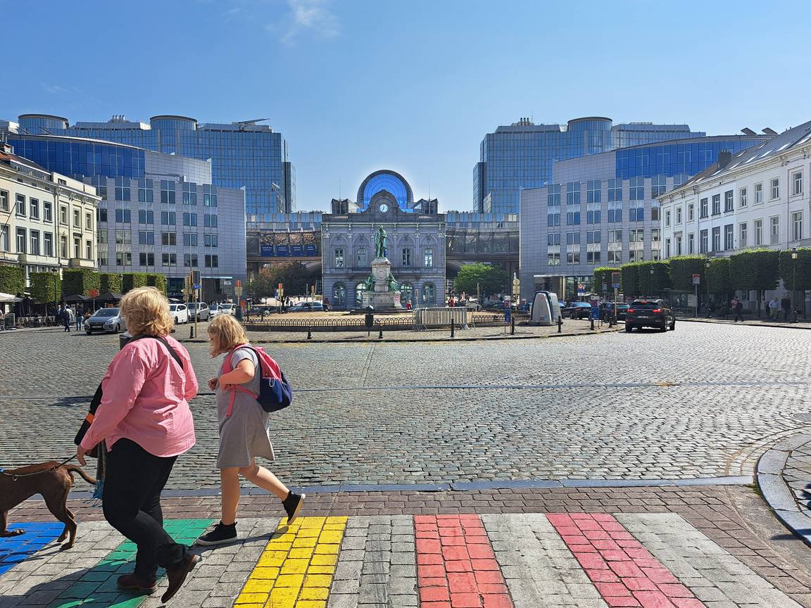 Het Luxemburgplein, met het Luxemburgstation en het Europees Parlement op de achtergrond