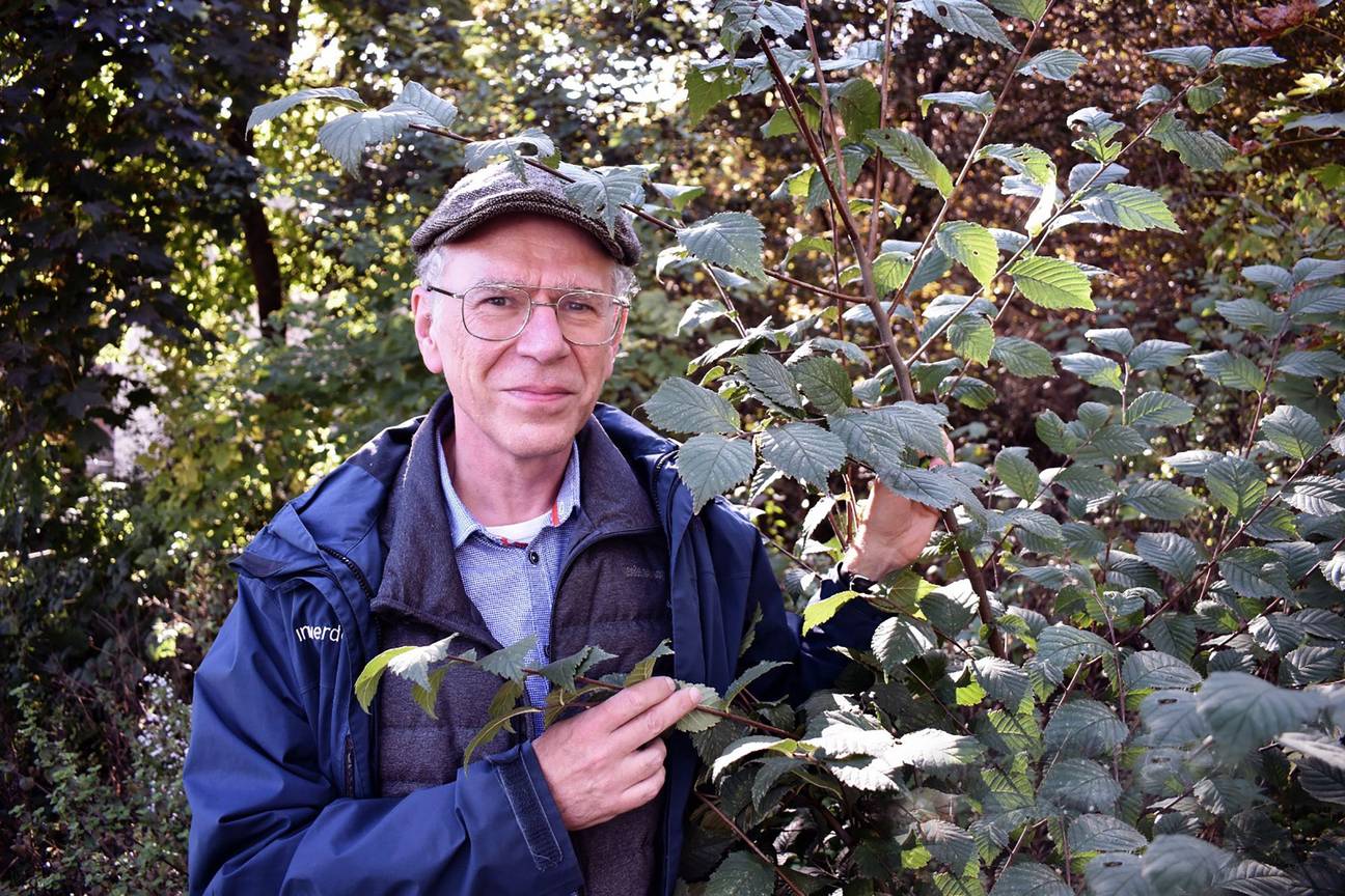 Willy Verbeke, specialist in graslanden en zaden bij Natuurinvest Agentschap voor Natuur en Bos_(c)_Natuurinvest