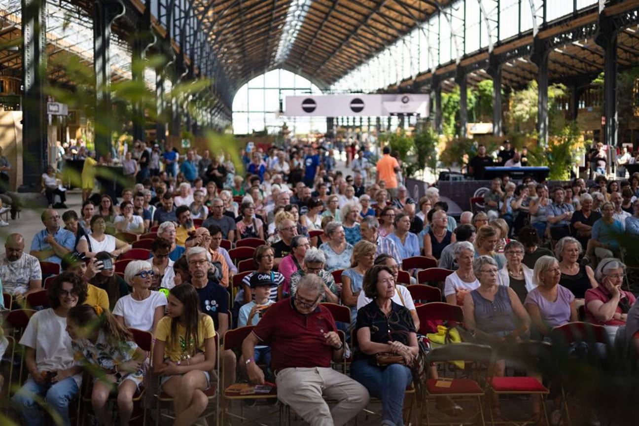 Feeërieën in de zomer van 2022 in Gare Martime