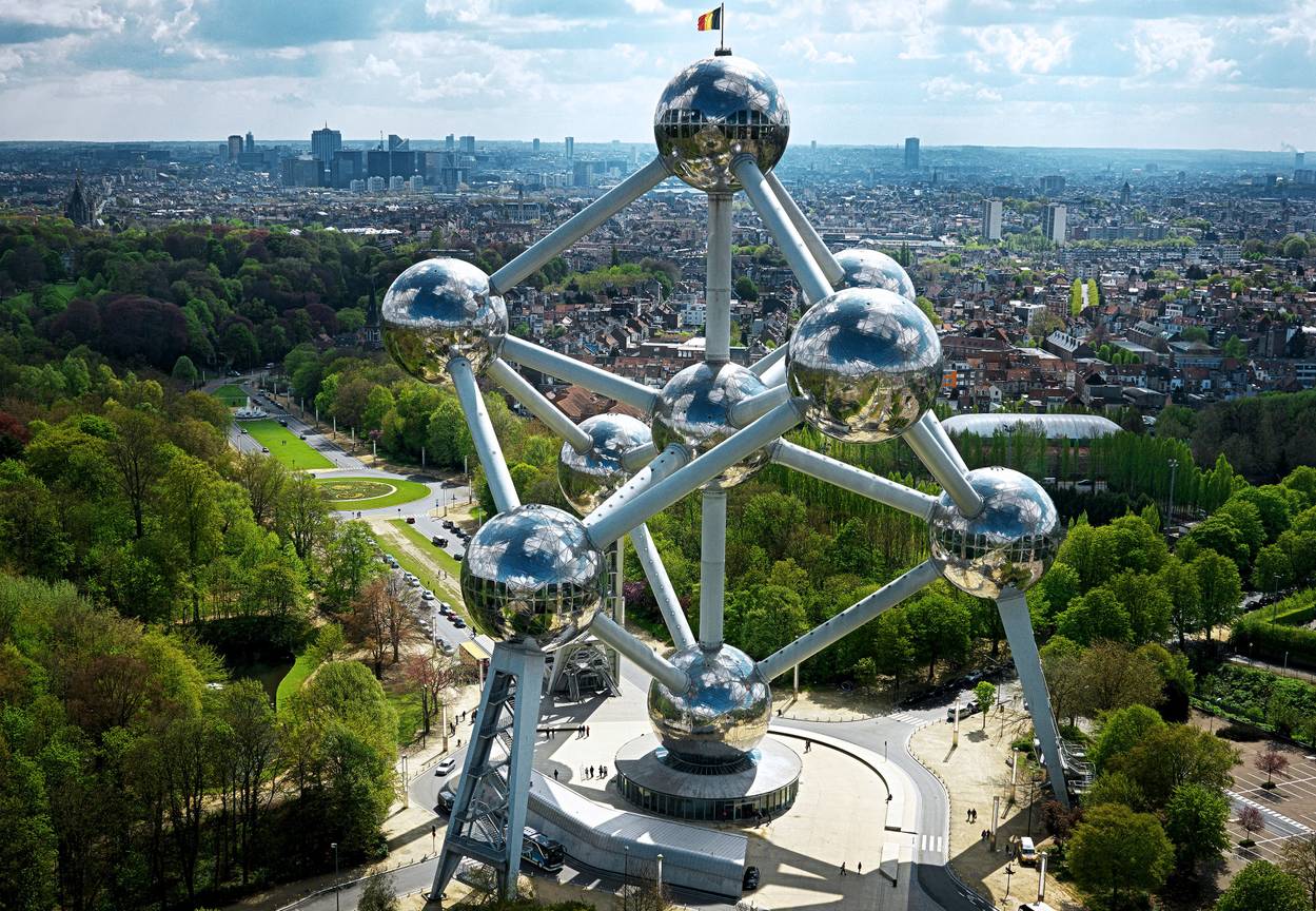 Het Atomium en de skyline van Brussel