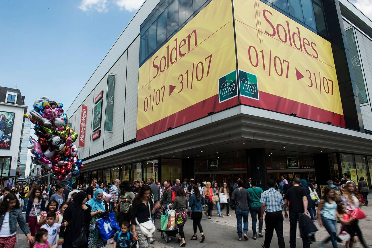 1 juli 2014: Inno in de Nieuwstraat bij de start van de zomersolden