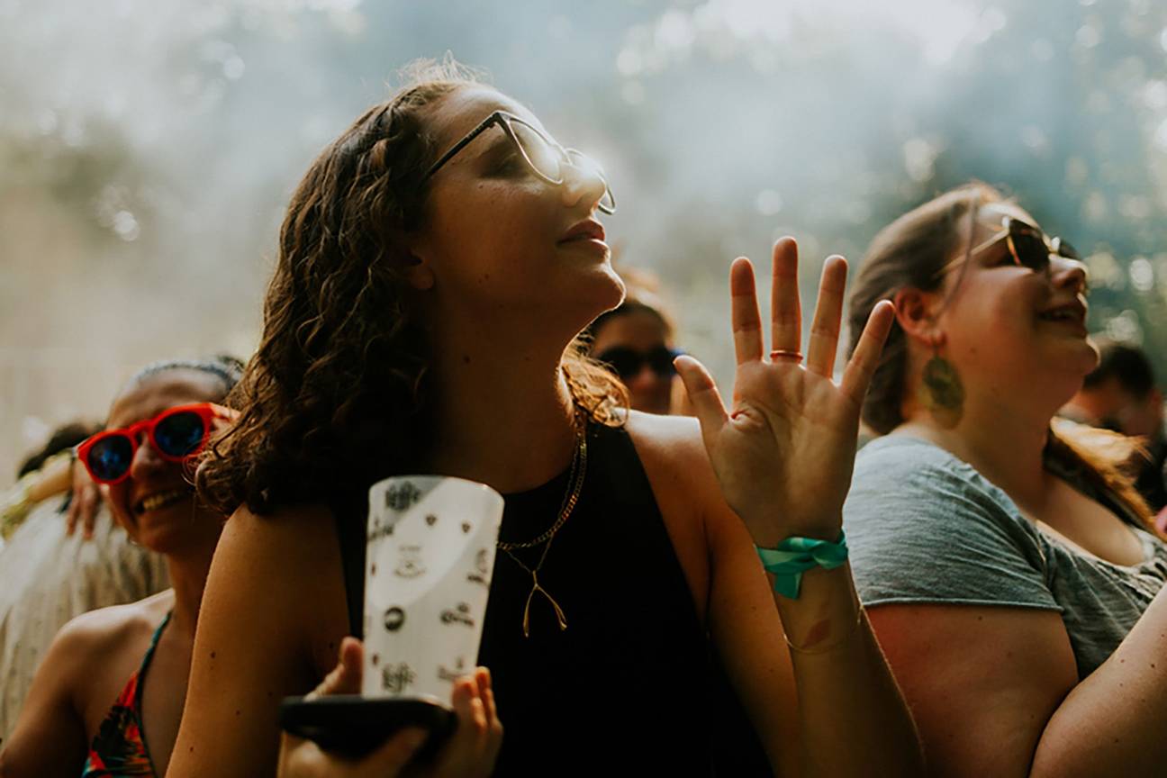 Herbruikbare drinkbekers op de Corefestival in het Ossegempark, editie 2023