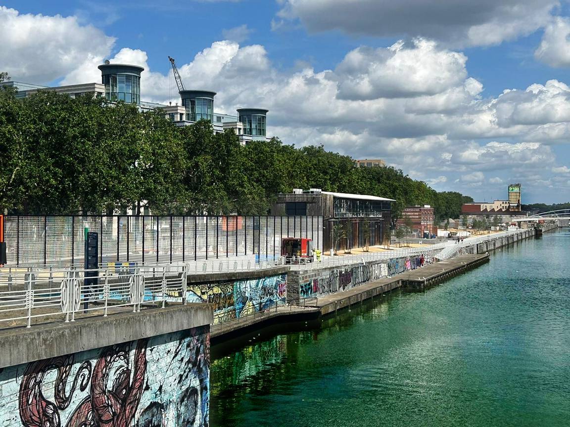 10 juli 2023: het eerste deel van het pas aangelegde Bécopark aan de Materialenkaai is open voor het publiek