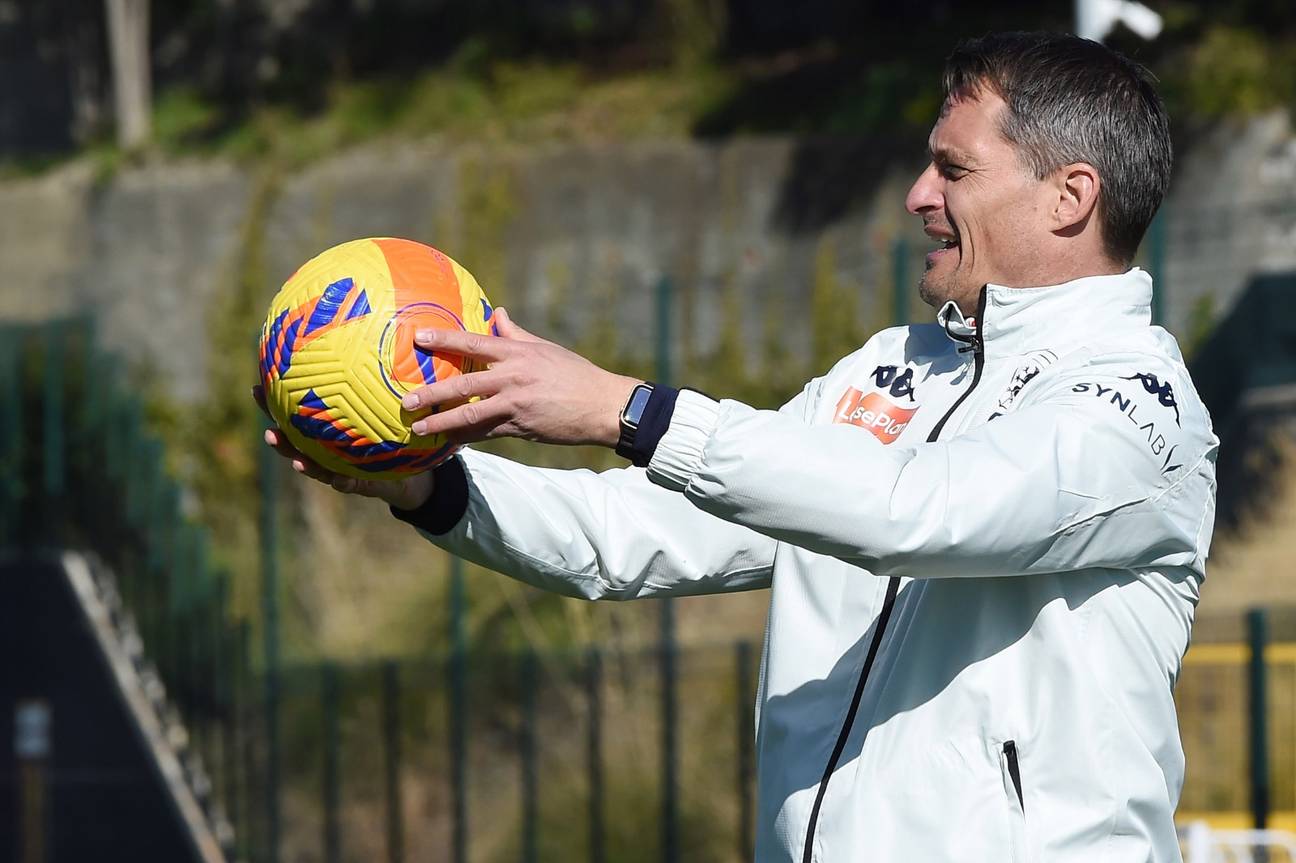 Alexander Blessin, hier als trainer van de Italiaanse club Genoa CFC op 15 oktober 2022, is de nieuwe trainer van Union Saint-Gilloise
