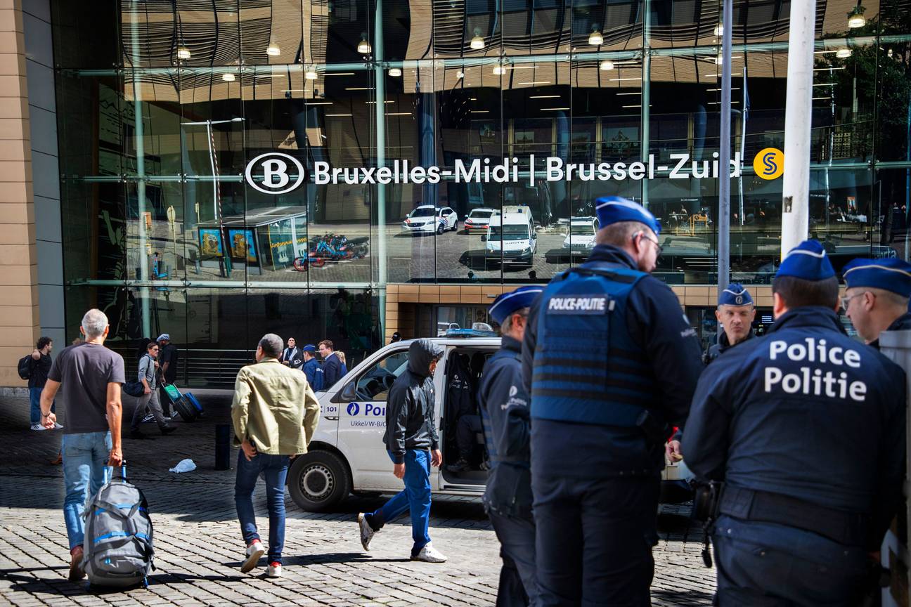 26 augustus 2023: minister van Binnenlandse Zaken Annelies Verlinden (CD&V) tijdens de actie van politie en schoonmaakdiensten in het Zuidstation