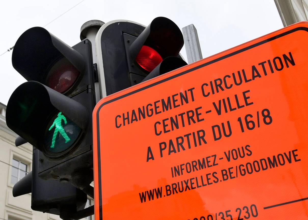 Uitrol van het nieuwe circulatieplan Good Move in de Vijfhoek verkeerslicht groen licht