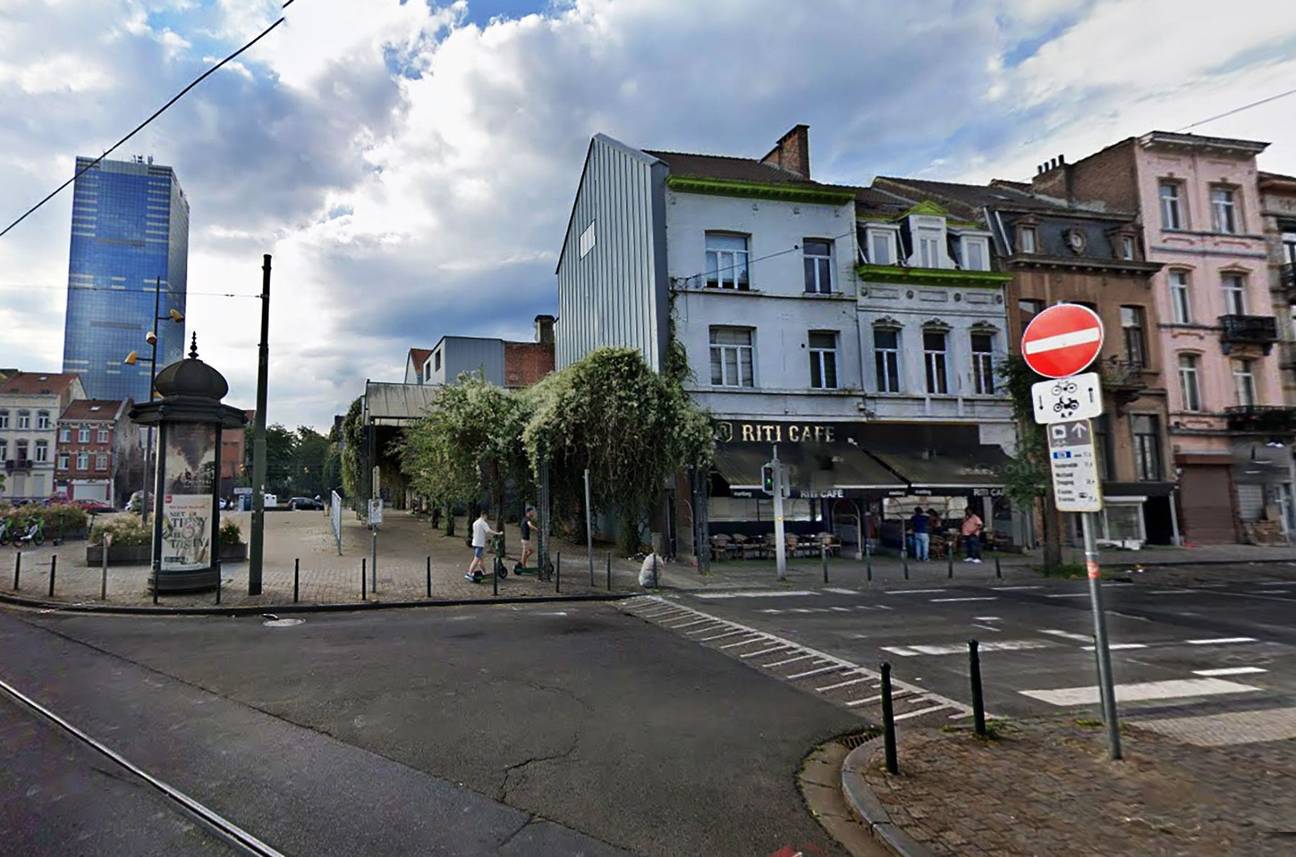 In de nacht van 18 op 19 september 2024 viel een gewonde bij een schietpartij in het Riti Café, op het kruispunt van Brogniezstraat en de Fiennesstraat in Anderlecht