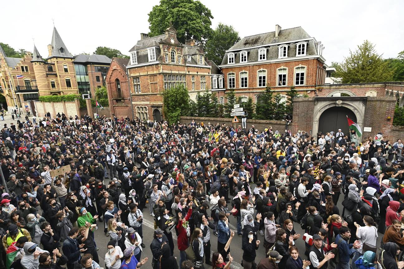 30 mei 2024: demonstratie tegen het conflict tussen Israël en Hamas, aan de Israëlische ambassade in de Sterrewachtlaan in Ukkel