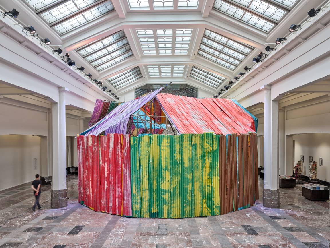 Roterende installatie van Michael Beutler is tot 31 augustus te zien in de Hortahal in Bozar.