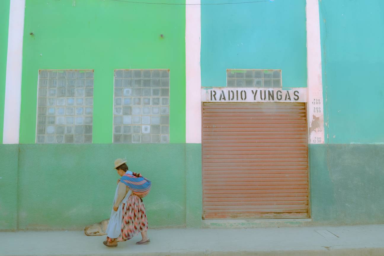Fotografe en BRUZZ-redacteur Maya Callizaya Terceros presenteert in ‘Sombrero, gorro, tocado’ vijftig foto's van haar reizen in Bolivia, met als rode draad: hoofddeksels. 