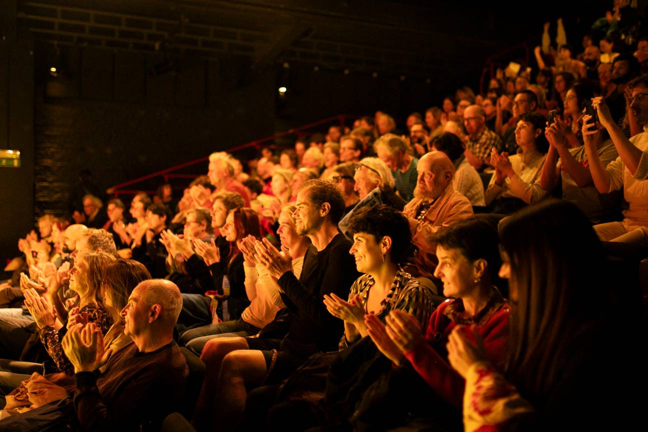 Publiek tijdens Kunstenfestivaldesarts 2025.