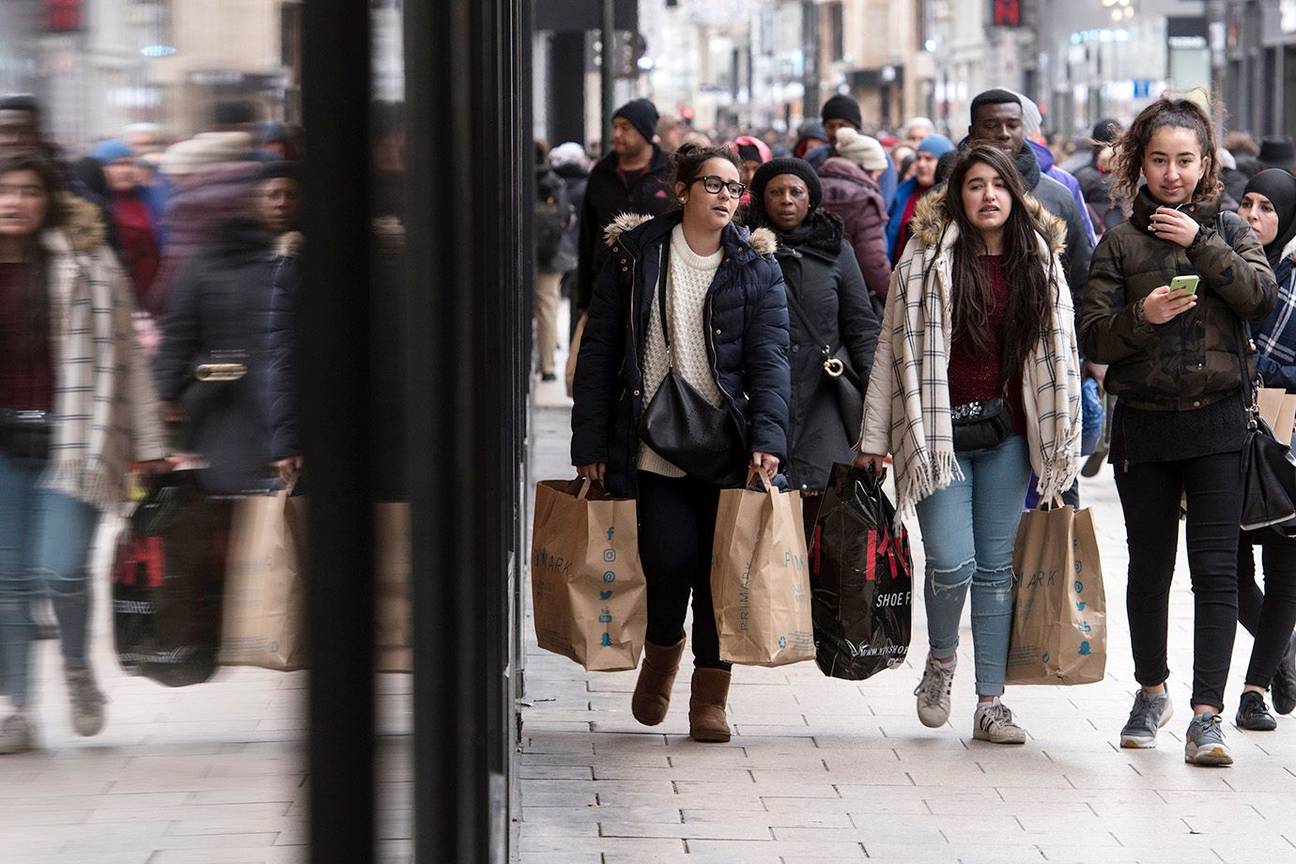 Nieuwstraat winkelstraat winkelwandelstraat shopping voetgangerszone diversiteit samenleving meisjes jongeren jeugd