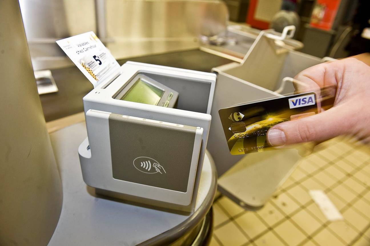 Carrefour winkel supermarkt Visa bancontact betaalkaart elektronische betaling kredietkaart magnetische betaling 2