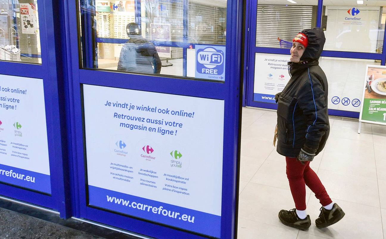 Staking in supermarkt Carrefour bij hoofdzetel in Evere bijzondere ondernemingsraad ontslagen e-commerce online verkoop retail
