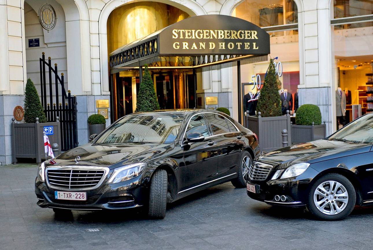 Steigenberger Witchers' Grand Hotel Stefaniaplein Place Stéphanie toerisme rijken welstand luxe sterrenhotel limousine