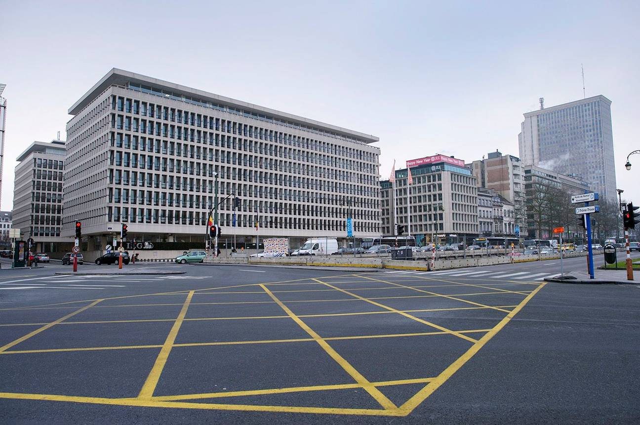 Gele markeringen niet stilstaan op kruispunten dambord Marnixlaan Gulden Vlies Kleine Ring mobiliteit verkeerssituatie