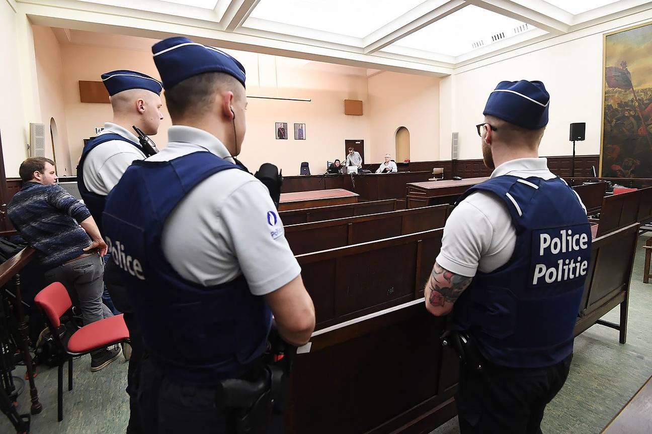 Correctionele Rechtbank Brussel opening proces Salah Abdeslam en Sofiane Ayari schietpartij Vorst Driesstraat terreuronderzoek aanslagen Brussel advocaat Sven Mary