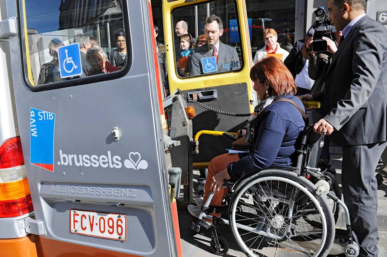 MIVB Taxibus rolstoelgebruikers andersvaliden mensen met fysieke beperking 3