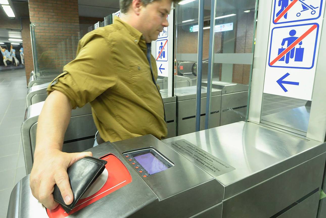 check-out metro elektronische validatie MIVB metropoortjes MOBIB