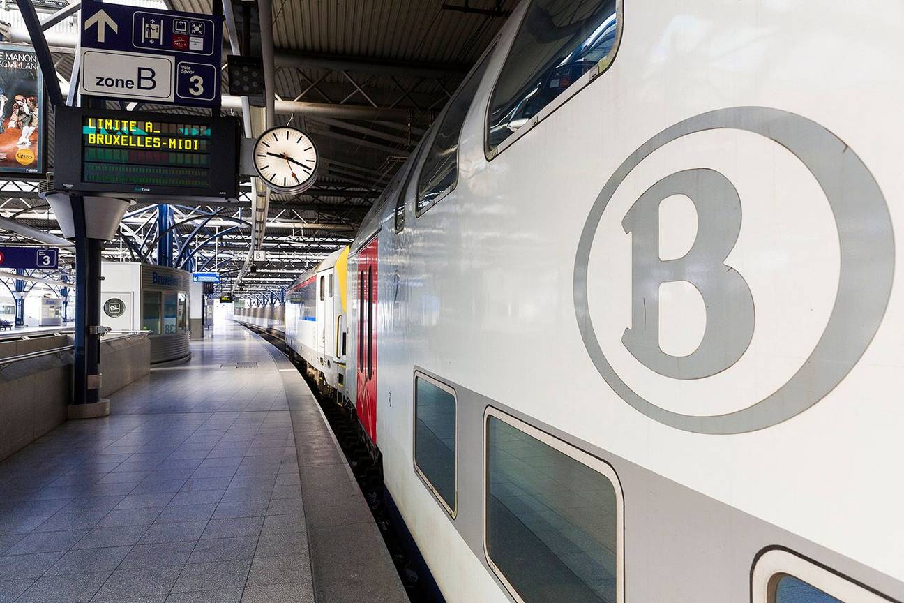 NMBS trein Brussel-Zuid Bruxelles-Midi station openbaar vervoer