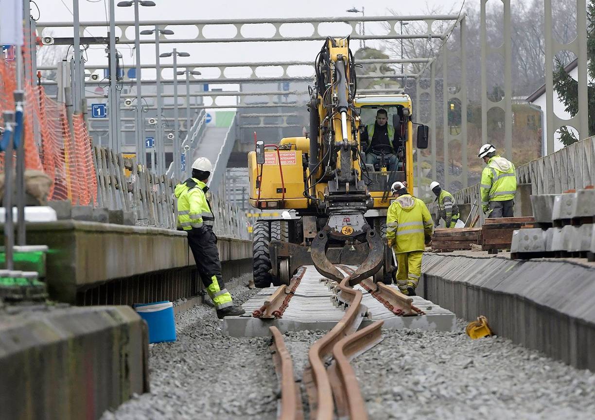 Officiële herlancering infrastructuurwerken Gewestelijk Expresnet GEN Eerste Minister Charles Michel en federaal minister mobiliteit François Bellot station Hoeilaart NMBS spoorwegen