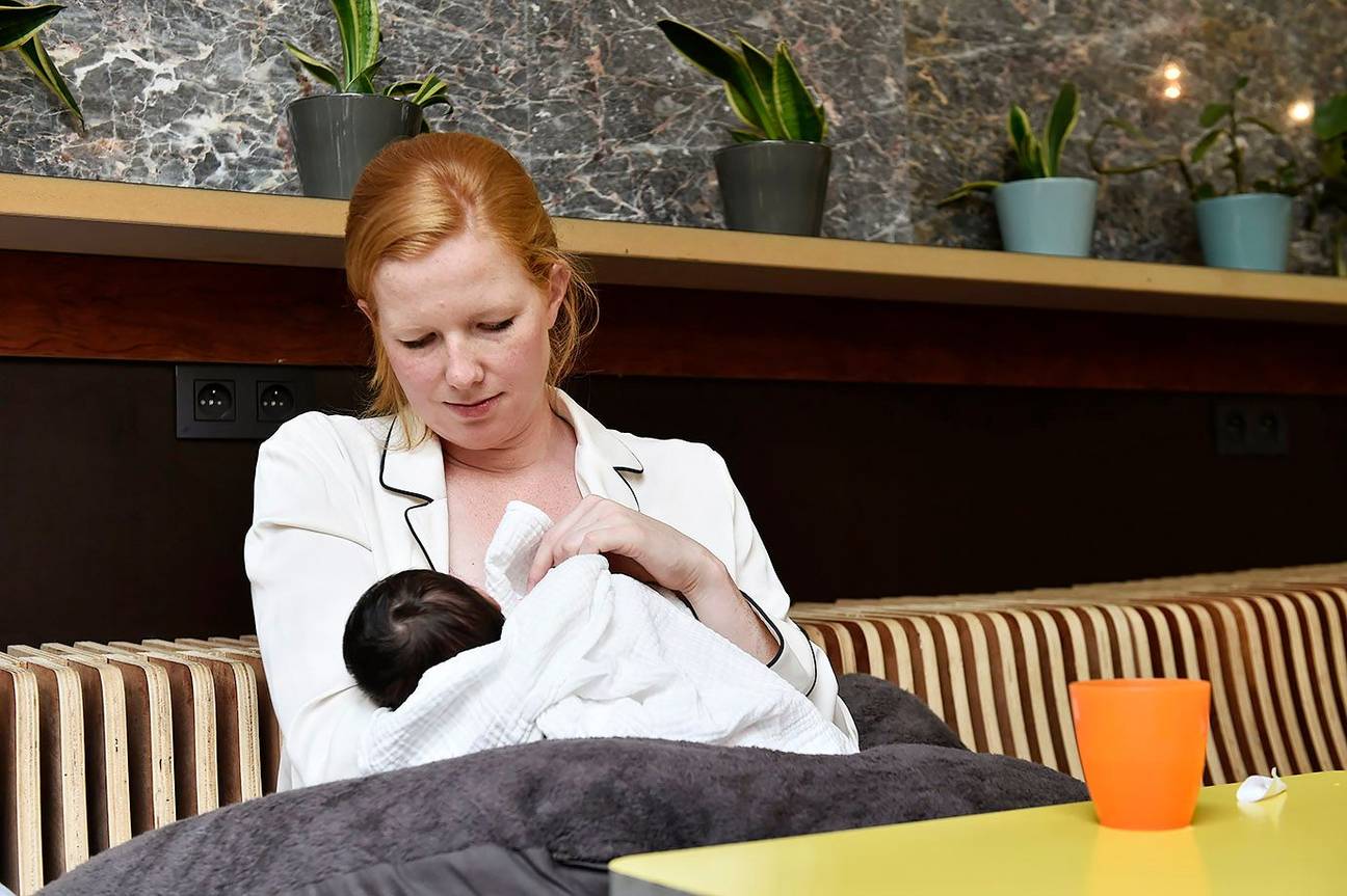 Borstvoeding in publieke ruimte baby