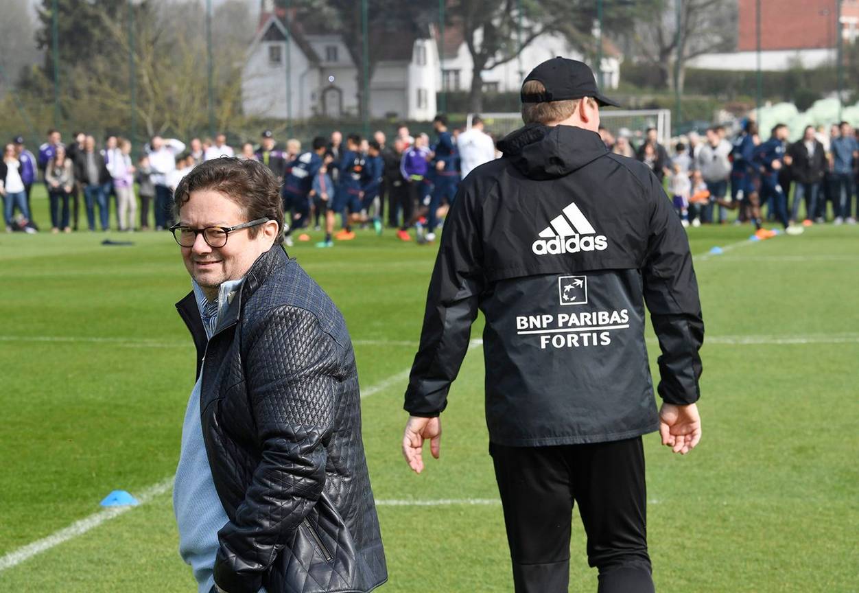 Marc Coucke, voorzitter van RSC Anderlecht, en trainer Hein Vanhaezebrouck tijdens een open training van de club op 14 april 2018 in Neerpede