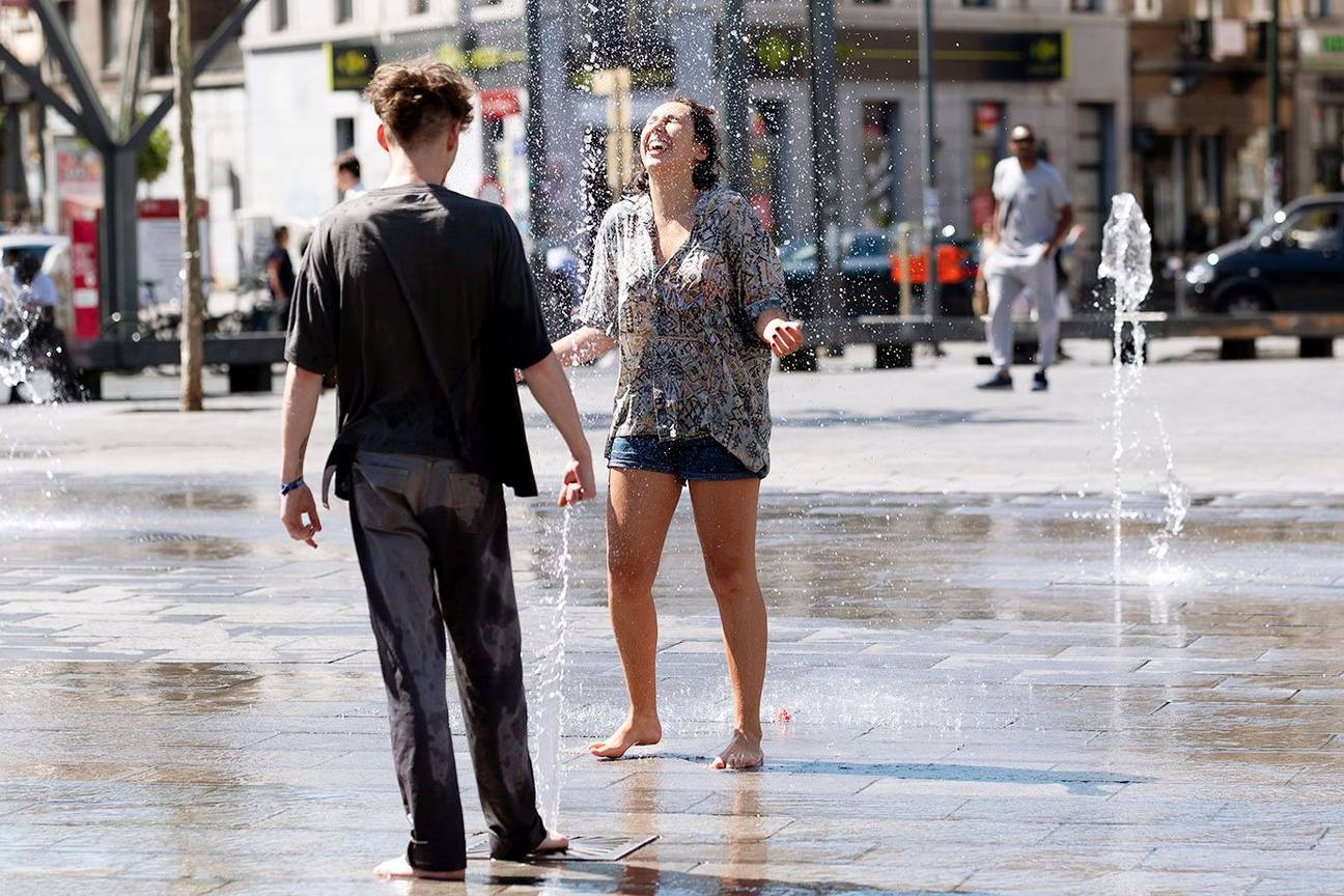 hitte hete zomer fonteinen Flageyplein zonnekloppers afkoelen water warmte tropische temperaturen