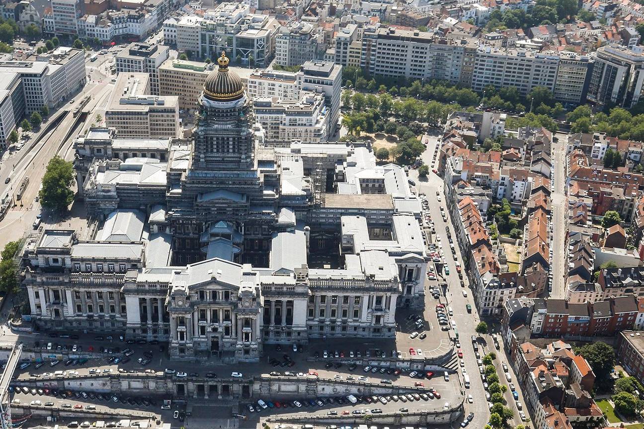 Het justitiepaleis vanuit de lucht gezien