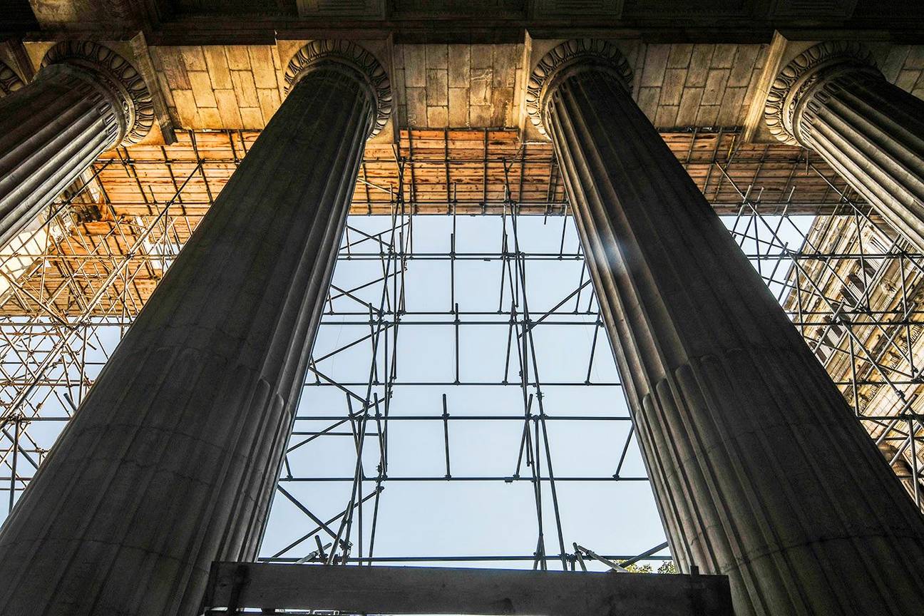 Het justitiepaleis in de stellingen