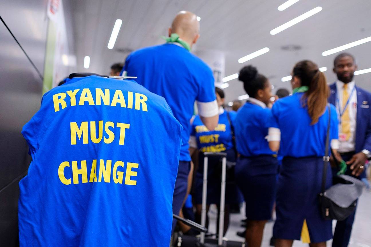 Staking van het boordpersoneel van vliegtuigmaatschappij Ryanair in Brussels Aiport: Ryanair must change