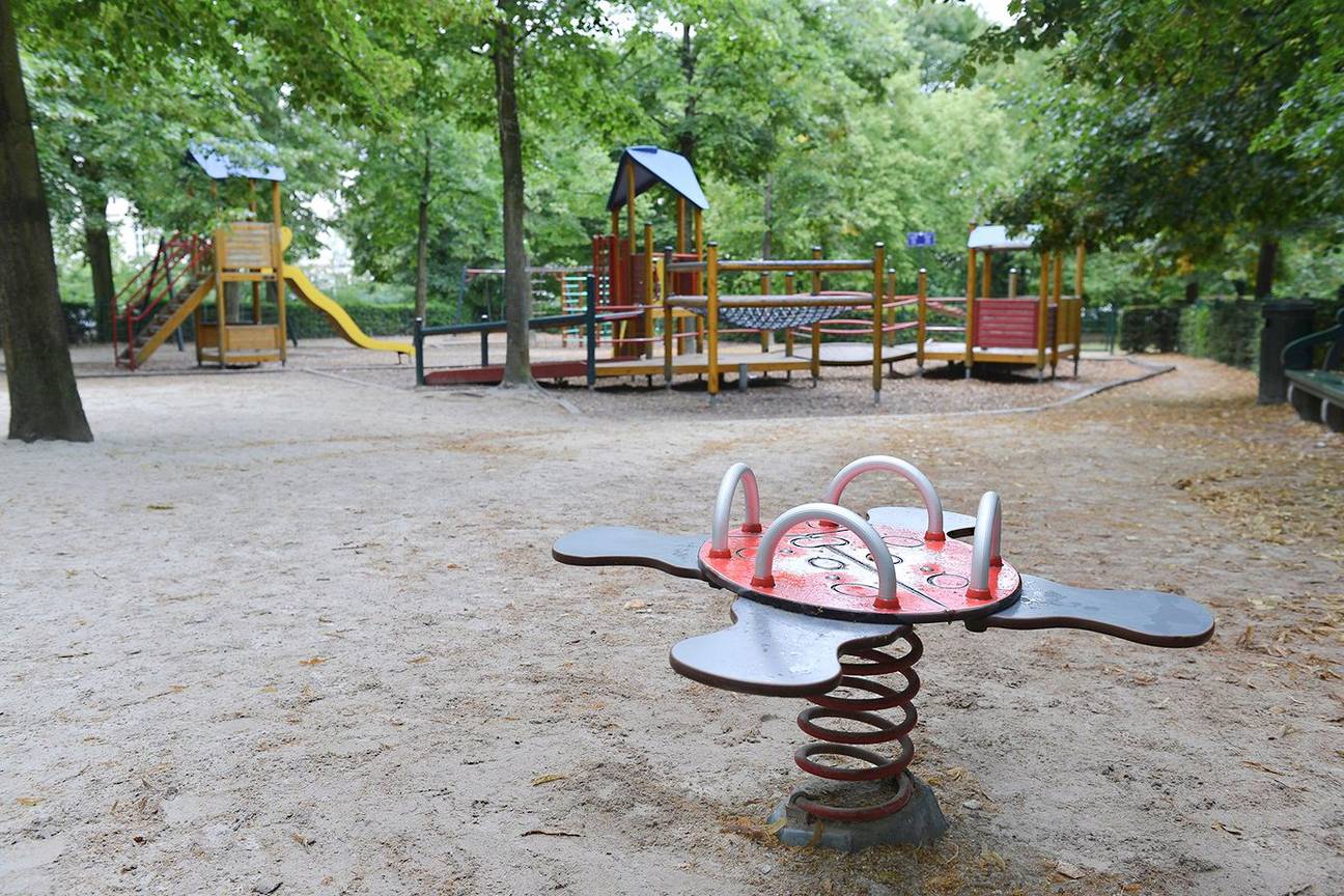 speeltuin kinderen ketten draaimolen