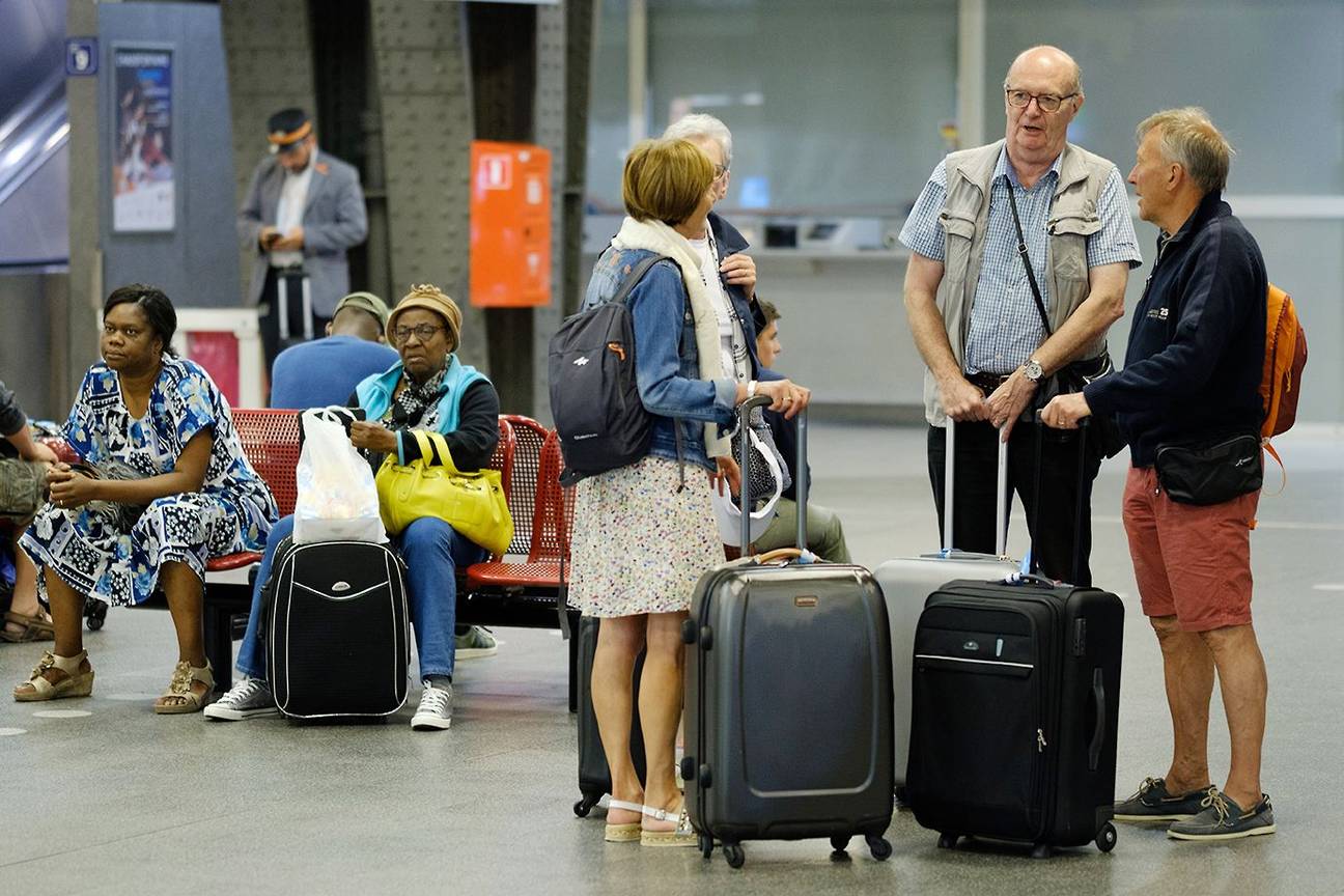Reizigers in het Zuidstation.